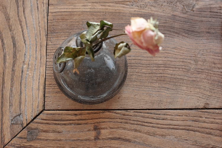 Liangyuan Jingpin khói màu xám bọt thủy tinh chai hoa - Vase / Bồn hoa & Kệ giỏ hoa treo tường