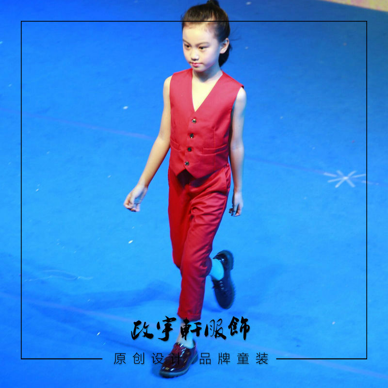 Catwalk trẻ em T nền tảng thủy triều trẻ em ăn mặc màu đỏ đỏ phù hợp với khai mạc nhảy catwalk mô hình ăn mặc lớp mô hình váy ren đẹp nhất cho bé gái