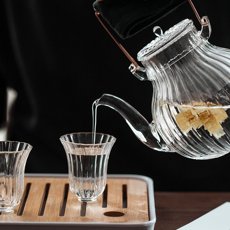 Japanese hand made heat-resistant thickened glass tea cup Creative Glass small tea cup wine chrysanthemum flower God Cup