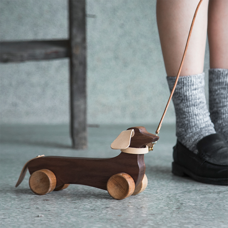 Mountain Creation Original Design Black Walnut Solid Wood Swing Piece Children's Puzzle Dog Gift Toys Biographic Memorial Gift