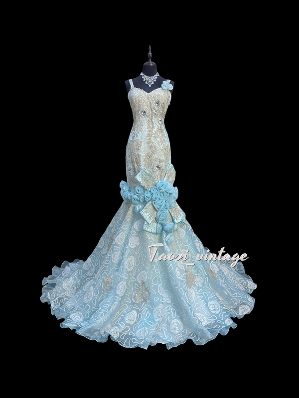 [914] Guest Returns to the Page and Flips down to the "Nereides" Collection-Level Rose Dress, Blue Birthday Photo, Plus Size
