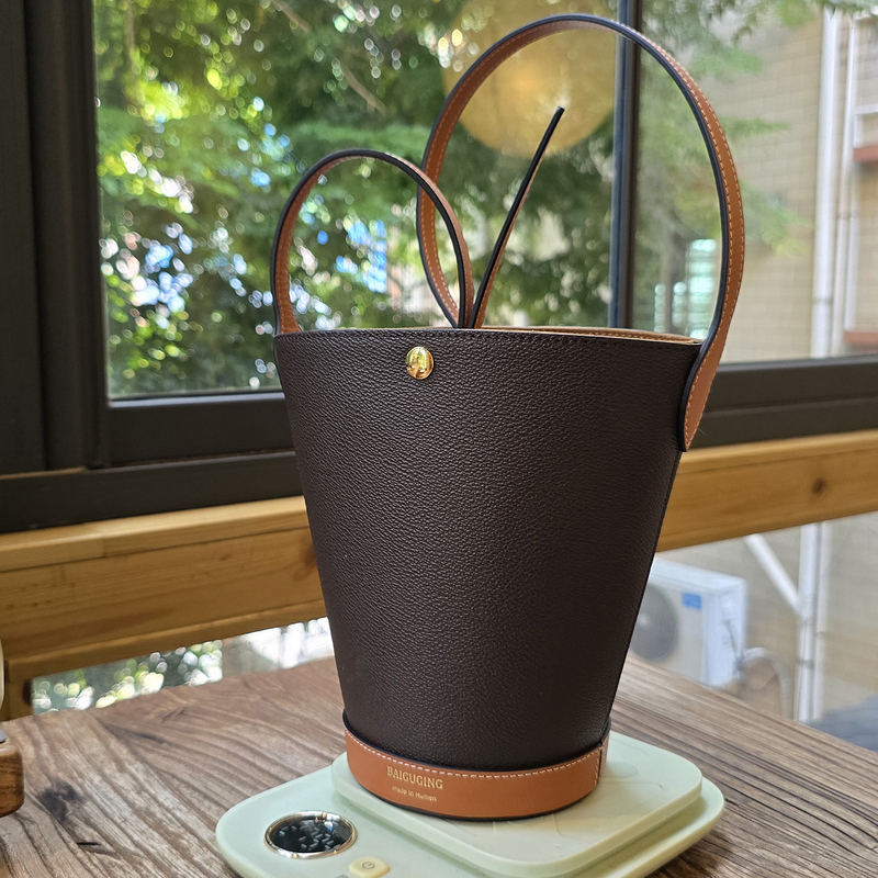 Gold Seller Compact and Lightweight New French Fries Bag Crossbody Small Bucket Bag with Steel Buckle in Two Colors for Autumn/Winter 26 White-Gu-King Gold Seller Compact and Lightweight New French Fries Bag Crossbody Small Bucket Bag with Steel Buckle in Two Colors for Autumn/Winter 26 White-Gu-King