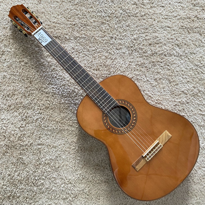 Pick up the German brand Hofner red pine wood face Veneer Classical Guitar 39 39 38 36 34 34-Taobao