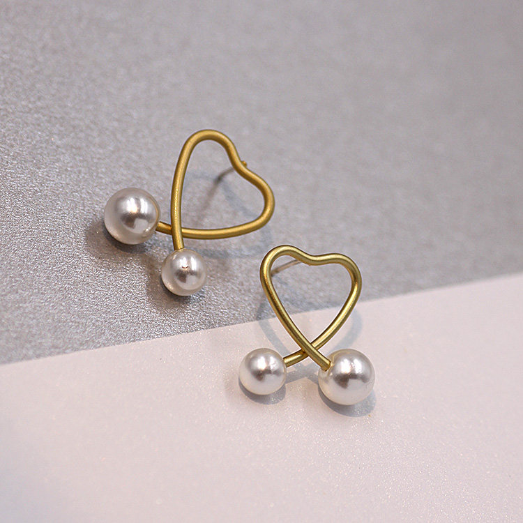 Love cold style high-end earrings simple pearl earrings sterling silver needle temperament earrings light gold European and American accessories