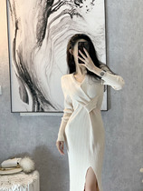 New Years dress womens knitted dress French retro Hepburn luxury design sense base sweater skirt