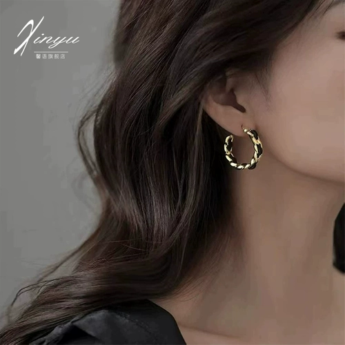 Модные серьги, в стиле Шанель, легкий роскошный стиль, яркий броский стиль