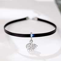 Белый лебедь.Колье (очень яркое)