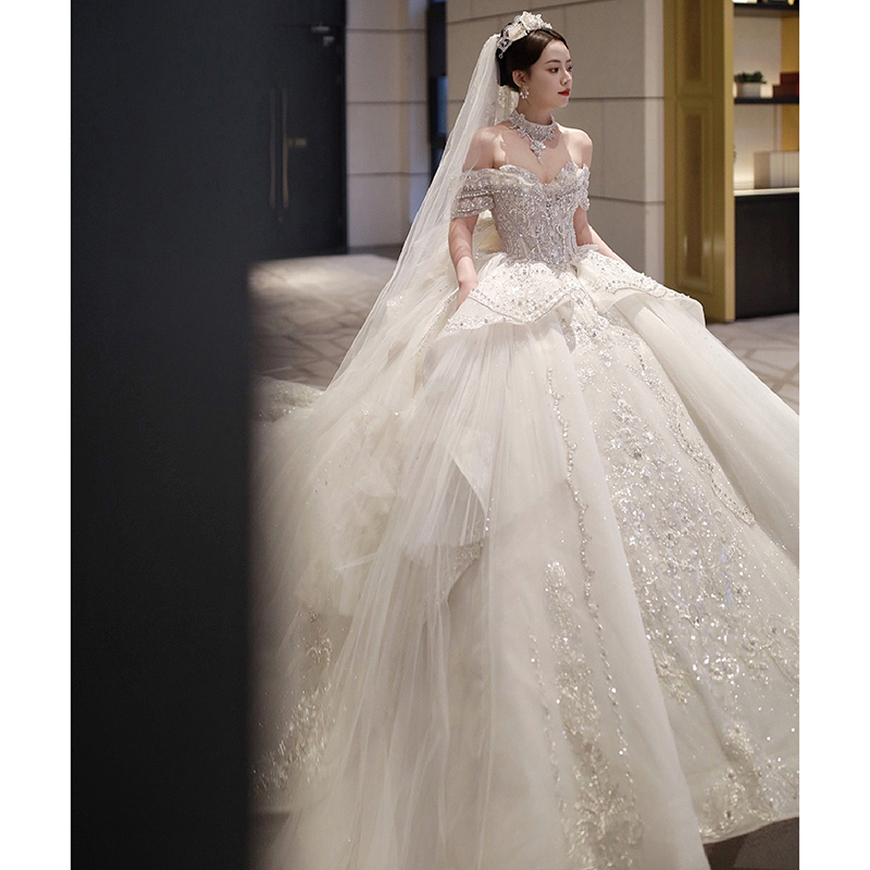 One -word shoulder wedding dress 2023 new bride's main yarn heavy work luxury high -level texture light luxury niche high -end big tail One -word shoulder wedding dress 2023 new bride's main yarn heavy work luxury high -level texture light luxury niche high -end big tail