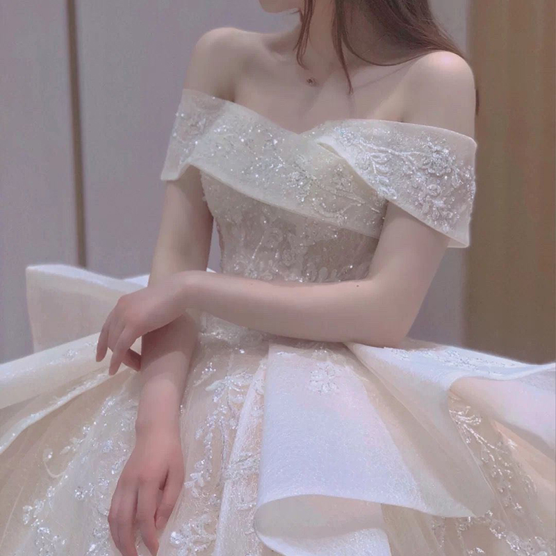 Starry main wedding dress 2020 new bride simple small temperament one-word shoulder-length tulle tail high-end luxury