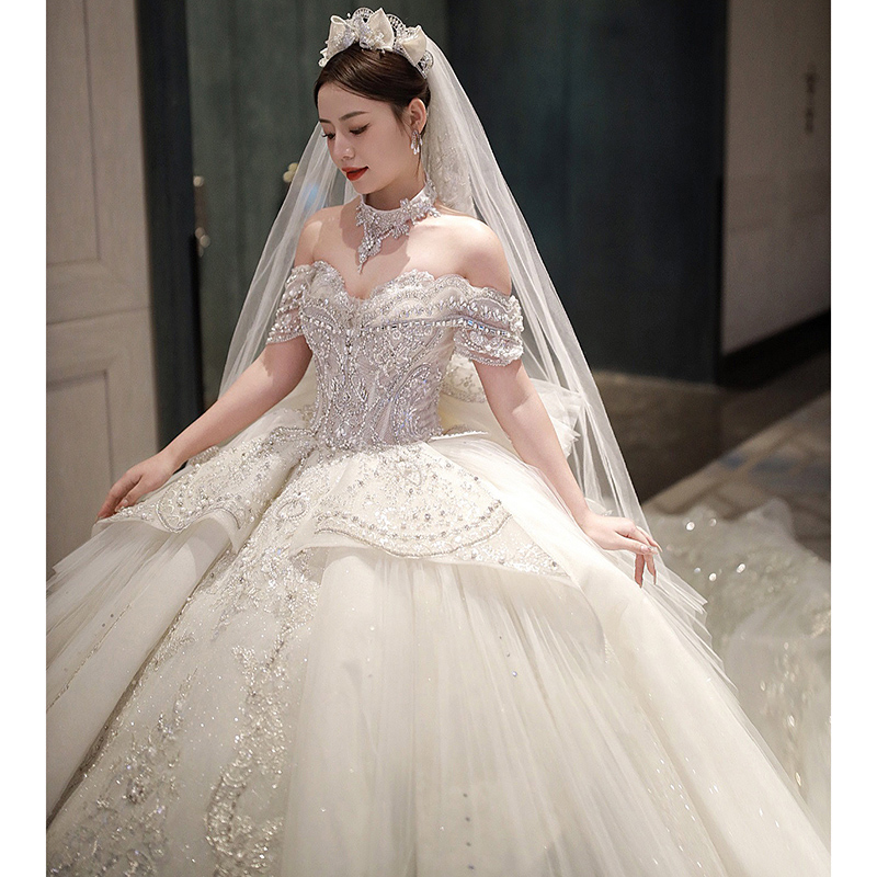 One -word shoulder wedding dress 2023 new bride's main yarn heavy work luxury high -level texture light luxury niche high -end big tail One -word shoulder wedding dress 2023 new bride's main yarn heavy work luxury high -level texture light luxury niche high -end big tail