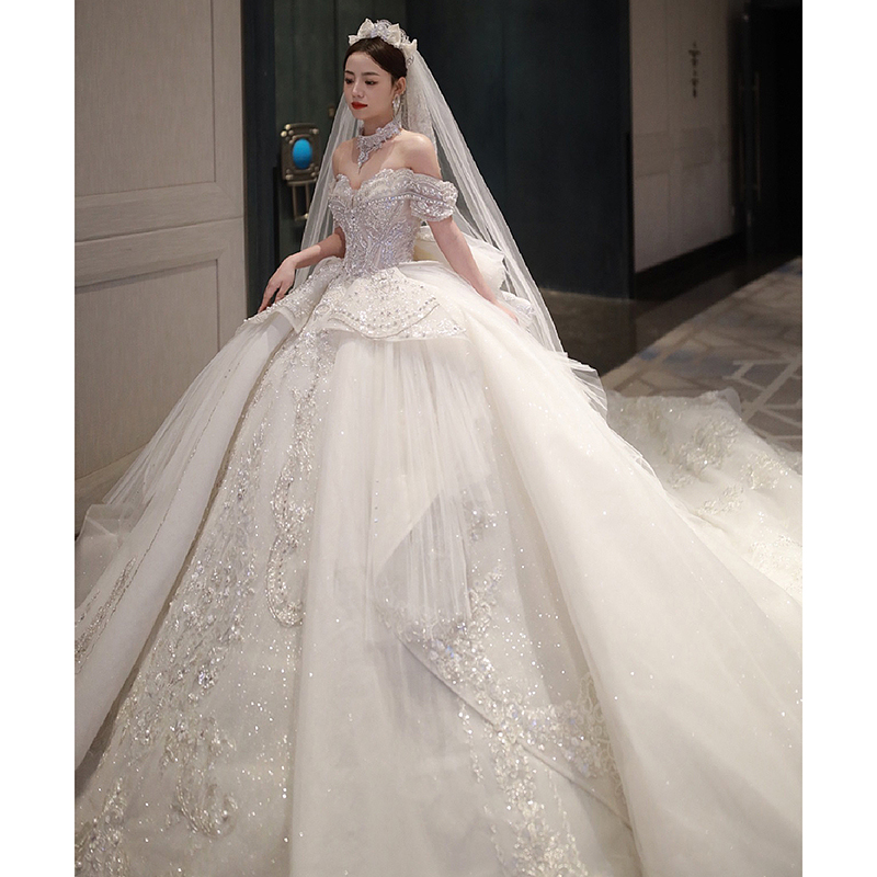 One -word shoulder wedding dress 2023 new bride's main yarn heavy work luxury high -level texture light luxury niche high -end big tail One -word shoulder wedding dress 2023 new bride's main yarn heavy work luxury high -level texture light luxury niche high -end big tail