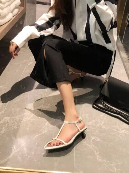 夏季凉鞋女仙女风2025年细带低跟高跟鞋细跟尖头网红百搭罗马女鞋