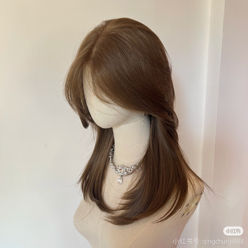 Clavicle Feels Cold, Brown 50cm . Imported Silk Lace Wig. Light and Breathable.
