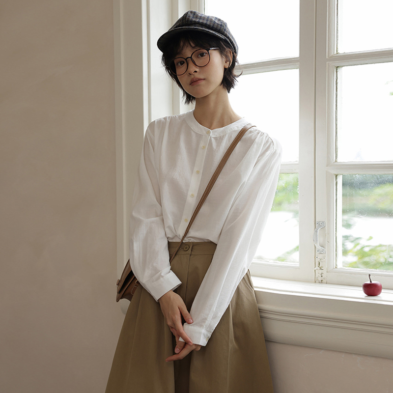 Japanese-Style Vintage Round-Neck Long-Sleeve Shirt for Women, Suitable for Layering in Spring and Autumn, White Top, Versatile College Style Shirt
