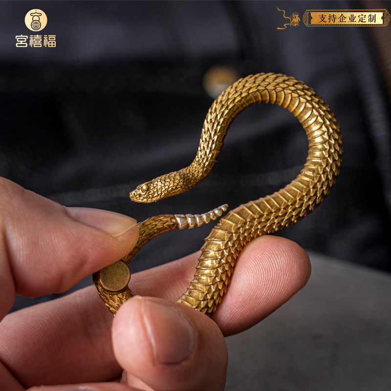 New innovation Palace style Palace style State of the wind State Chauven Worm Original Loud Tail Snakes Key Buckle Brass Car Key Pendant