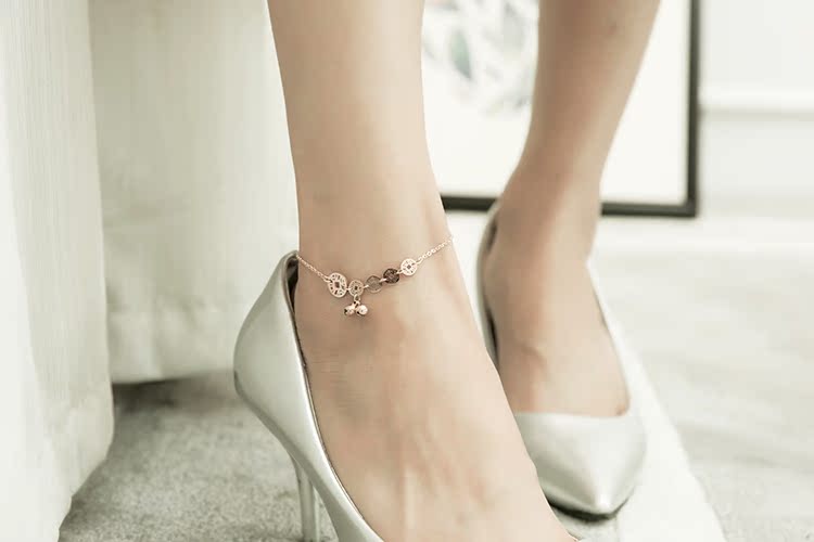 Phiên bản Hàn Quốc thời trang ngọt ngào và dễ thương đồng xu vòng chân đồng nữ bằng thép mạ titan vàng hồng 18K với trang sức lắc chân bạc pnj