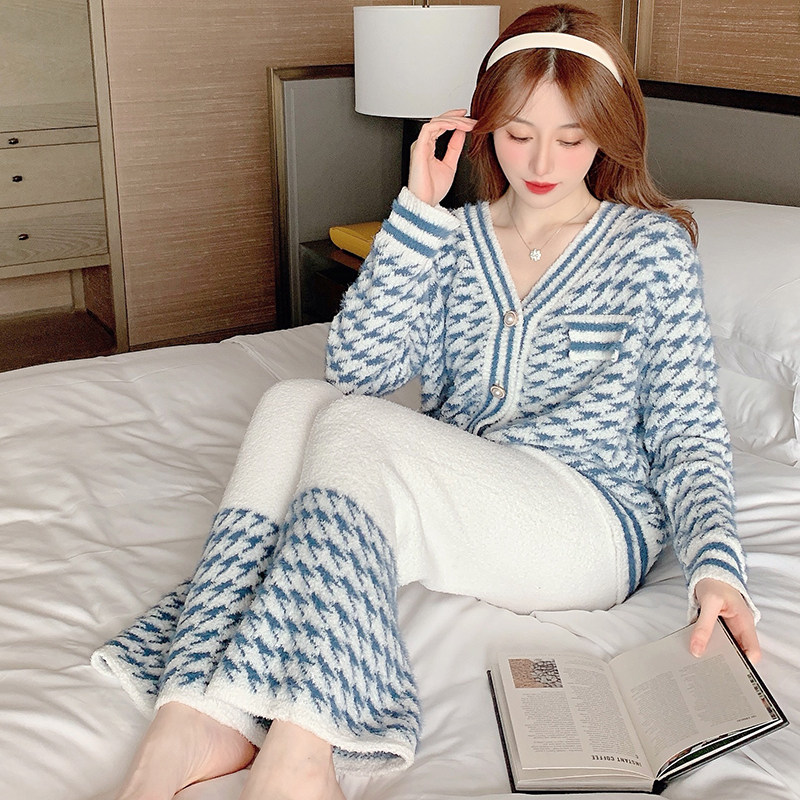 Small fragrance fashion ~ seasonal beauty pajamas women's soft coral velvet thickened plus velvet can be worn two-piece