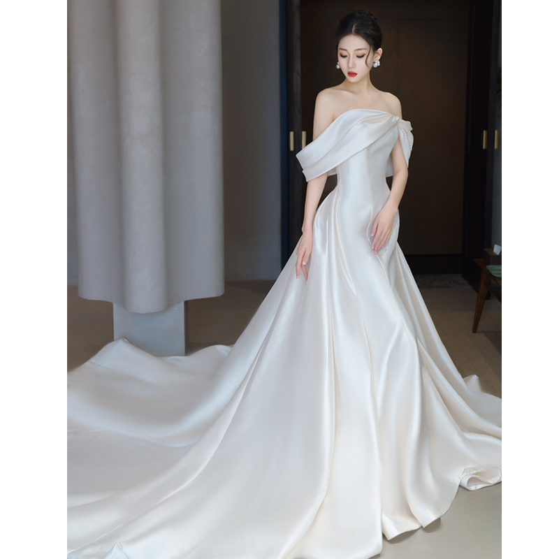 One -word shoulder satin noodle fishtail light wedding dress 2024 new bride high -end texture French outbound main gauze big trailer female One -word shoulder satin noodle fishtail light wedding dress 2024 new bride high -end texture French outbound main gauze big trailer female