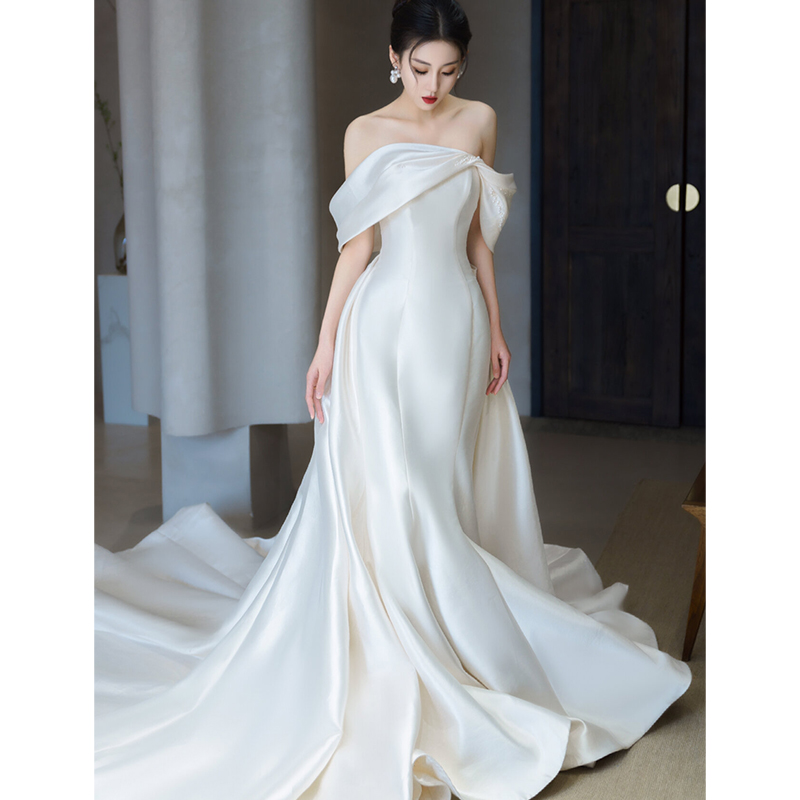One -word shoulder satin noodle fishtail light wedding dress 2024 new bride high -end texture French outbound main gauze big trailer female One -word shoulder satin noodle fishtail light wedding dress 2024 new bride high -end texture French outbound main gauze big trailer female