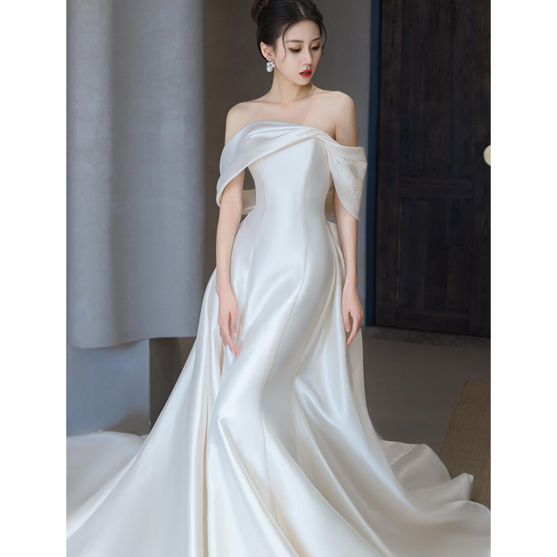 One -word shoulder satin noodle fishtail light wedding dress 2024 new bride high -end texture French outbound main gauze big trailer female One -word shoulder satin noodle fishtail light wedding dress 2024 new bride high -end texture French outbound main gauze big trailer female