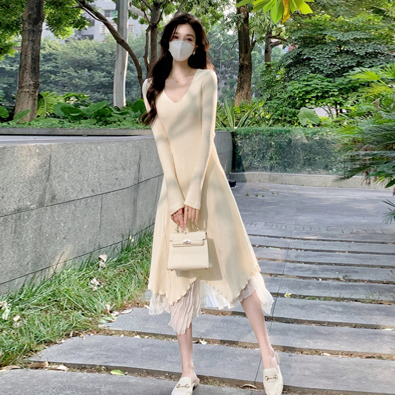 Designed V-Neck Knitted Dress for Women, New Autumn and Winter Style, Can Be Paired with a Coat, Worn as a Base Layer, Gentle Long Sweater Dress