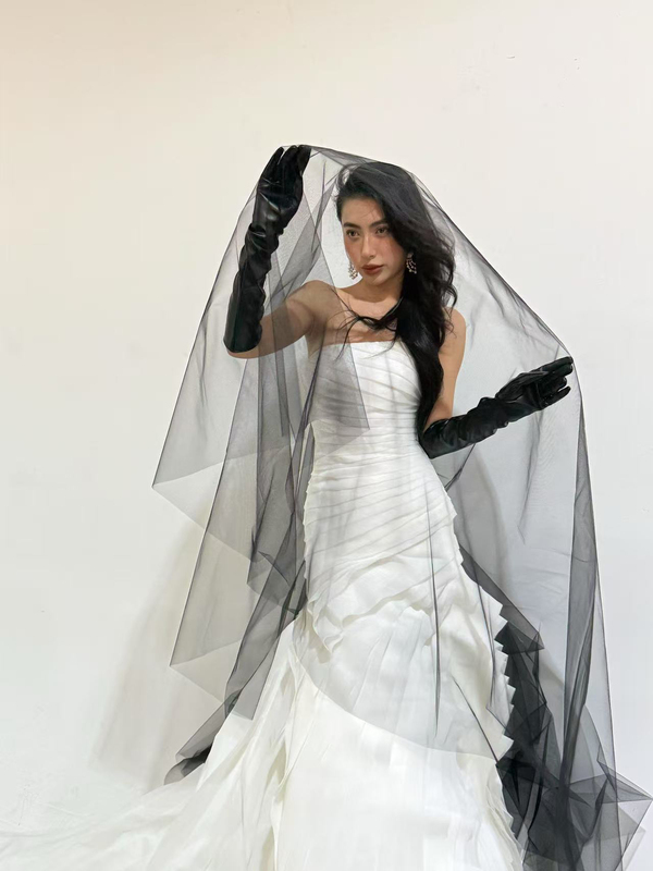 Black 3m Wide, Extra Wide, and Extra-Large Plain Tulle Veil for Shaping, Covering the Face, Long Veil, Single-Layer Wedding Photography Prop Veil