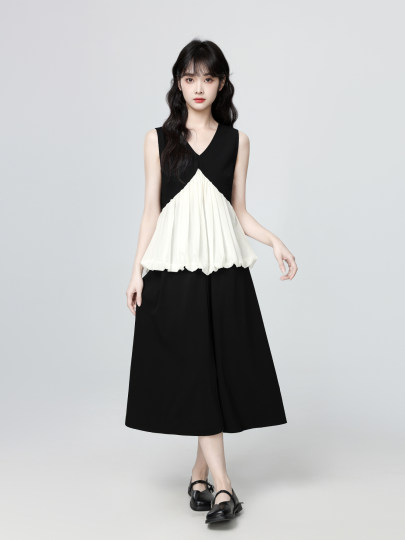 French-Style V-Neck Vest for Women, Summer Outerwear, 2026 Summer New Design, Black Ruffle Splicing Sleeveless Top