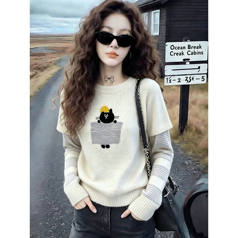 Cartoon Embroidered White Fake Two-Piece Long-Sleeved Knitwear for Autumn and Winter Women's Clothing, Unique and Beautiful Age-Reducing Striped Patchwork Top Cartoon Embroidered White Fake Two-Piece Long-Sleeved Knitwear for Autumn and Winter Women's Clothing, Unique and Beautiful Age-Reducing Striped Patchwork Top