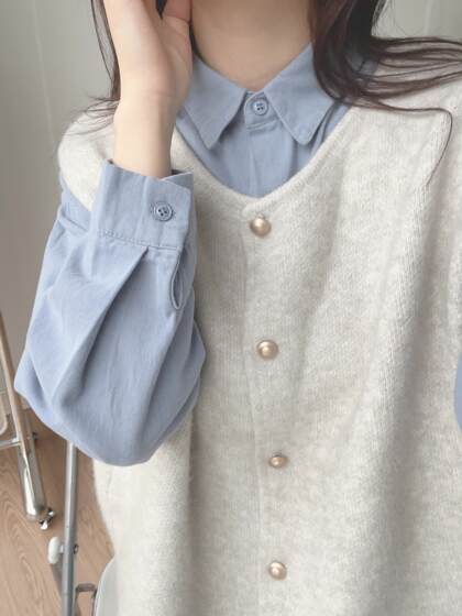 2026 French Gentle Style Small Gold Button Knit Cardigan for Women, Versatile Layering Sweater, Outerwear Vest, Trendy Top