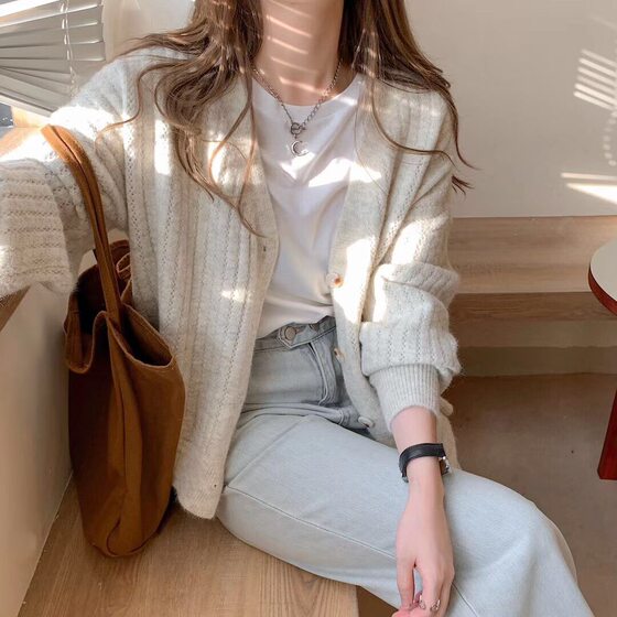 2026 Autumn New Loose Retro Versatile Knitted Cardigan for Women, Lazy Style, Gentle Short Sweater Jacket for Outerwear