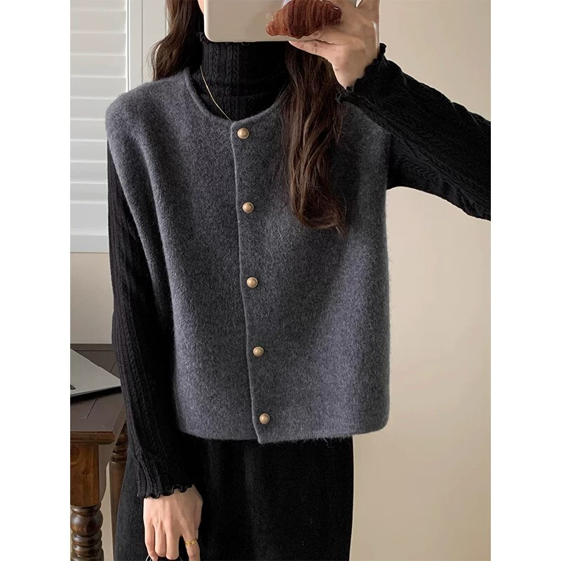 Korean-Style Elegant Round-Neck Single-Breasted Knitted Vest for Women, Autumn and Winter Layering Versatile Lazy Style Cardigan Korean-Style Elegant Round-Neck Single-Breasted Knitted Vest for Women, Autumn and Winter Layering Versatile Lazy Style Cardigan