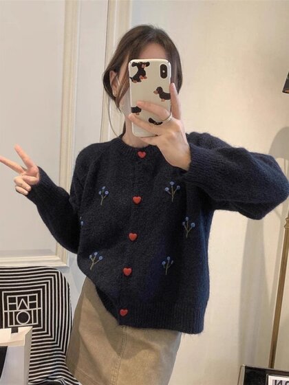 Designed with Heart Button Embroidery, Round-Neck Knitted Cardigan Top, Lazy Style Sweater for Women, Versatile, Slimming, Retro and Trendy