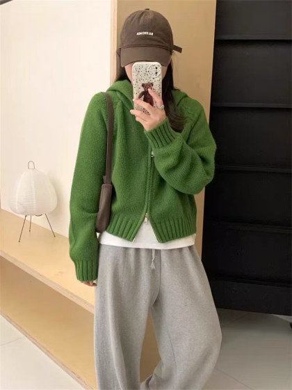 Solid Color Hooded Zip-Up Cardigan, Thickened, 2026 Autumn and Winter New Korean Style, Versatile, Loose, Slimming Knit Top for Women