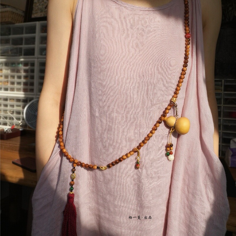 Yang Mi Style Gourd-Shaped Crossbody Chain, Natural Cliff Cypress and Golden Silk Nanmu Phone Chain with Tassels, Multifunctional Authentic Trendy Accessory