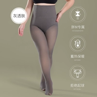 Модель Bare Leg – колготки [серые и полупрозрачные] не выпадут из строя даже при приседании.