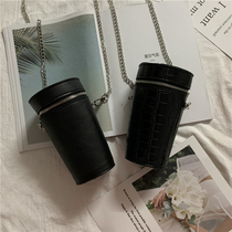 New Korean version crocodile textured bag women ins 100 lap fashion cylindrical diagonal satchel shoulder mini bucket small bag