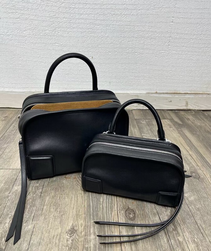 High-End Women's Bag, Soft Nappa Calfskin Women's Showpiece Amazona 180 Commuter Crossbody Handbag Toast Bag High-End Women's Bag, Soft Nappa Calfskin Women's Showpiece Amazona 180 Commuter Crossbody Handbag Toast Bag