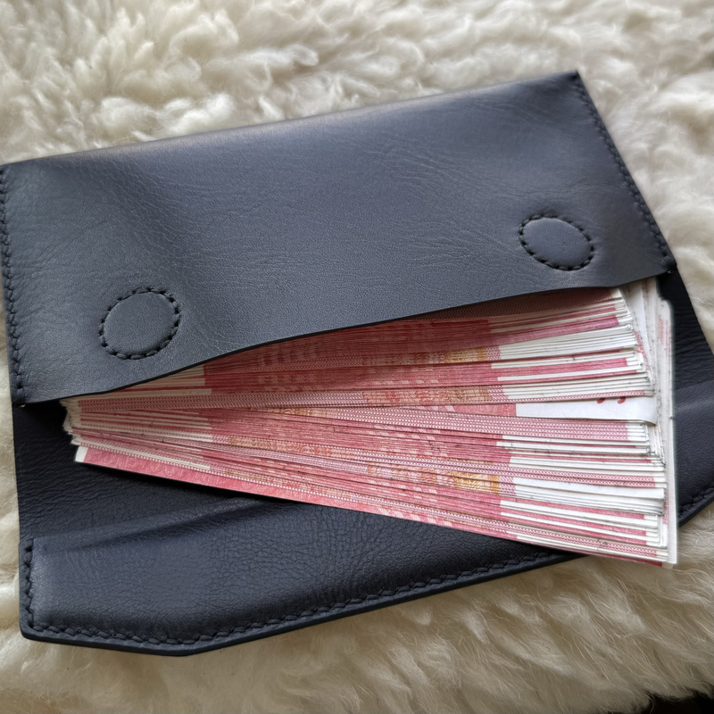 Handmade Large-Capacity Wallet, First-Layer Genuine Cowhide, Magnetic Buckle, Self-Absorbing Long Wallet for International Travel, Hong Kong Dollars, Japanese Yen, Us Dollars