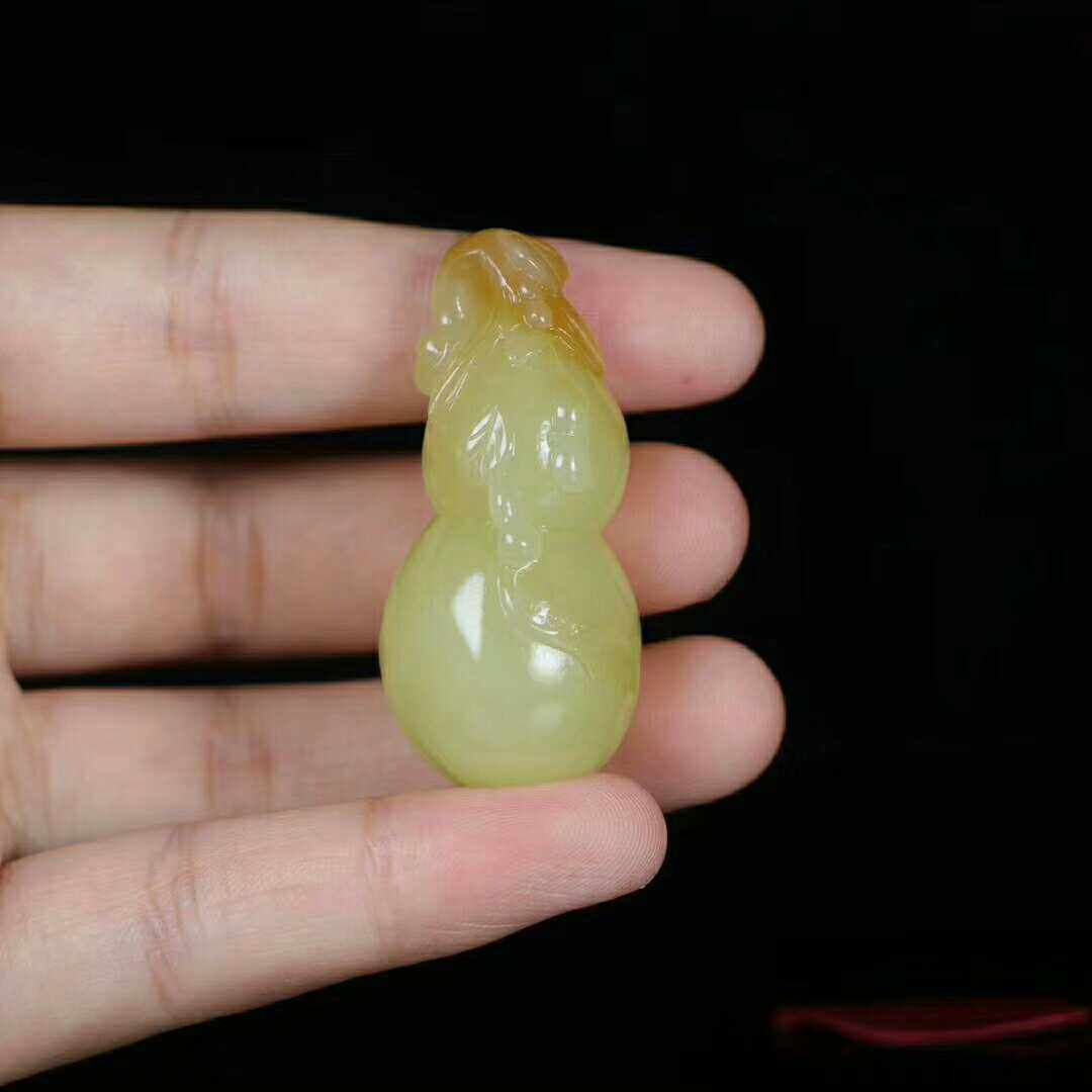 Natural Xinjiang Yellow-mouth stock Gourd Pendant ornaments with certificate in support of national reinspection quality Oil Rundown fine