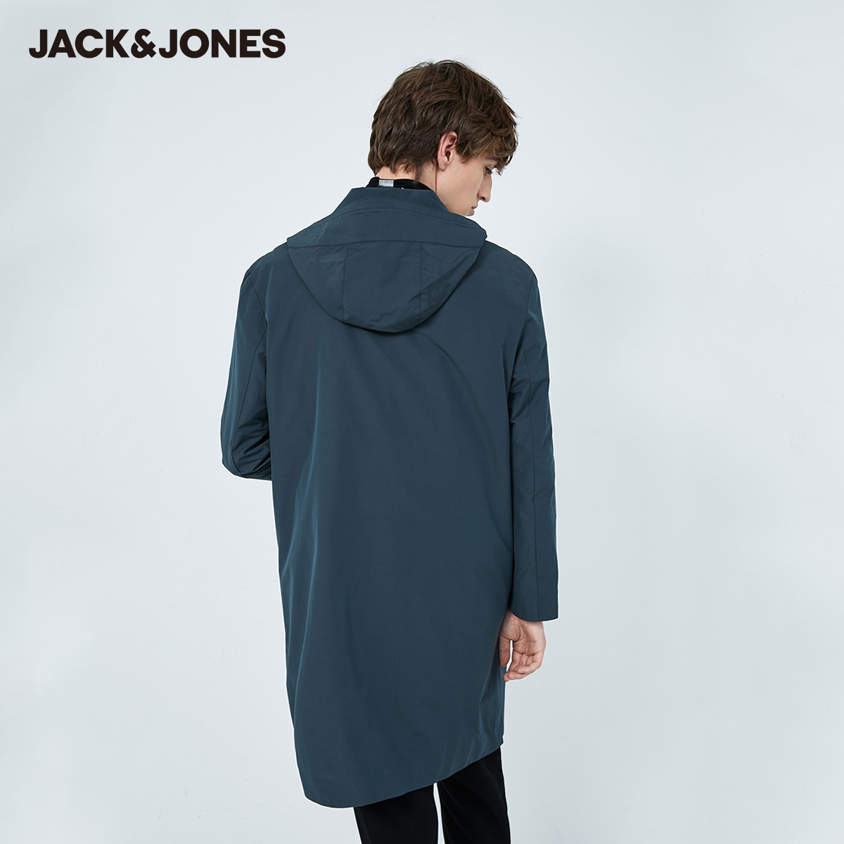 Jack Jones trong một nhỏ gọn áo kinh doanh rãnh rắn màu với nam giới mùa xuân / mùa hè khoe