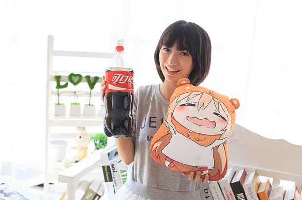 Cô gái khô khan! Nhỏ chôn gối phim hoạt hình anime xung quanh búp bê bọt hạt đồ chơi búp bê đệm khăn tay ấm ảnh nhãn dán cute