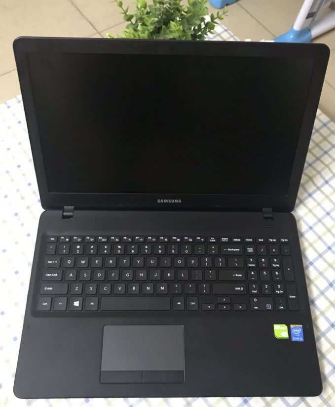 Подержанные ноутбуки 二手samsung/三星300e5k 二手15.6寸游戏手提笔记本电脑i7五代8g