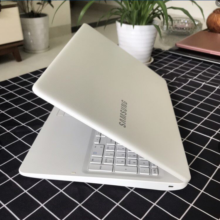 Подержанные ноутбуки 二手samsung/三星300e5k 二手15.6寸游戏手提笔记本电脑i7五代8g