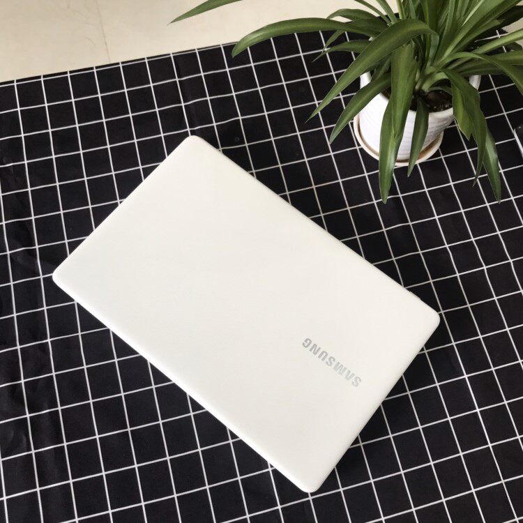 Подержанные ноутбуки 二手samsung/三星300e5k 二手15.6寸游戏手提笔记本电脑i7五代8g