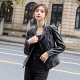 Полиуретановая короткая осенняя куртка для отдыха, облегающий крой, по фигуре