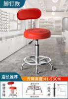 Модель ногтей с молочным белым красным красным