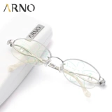 Вдали и недалеко от двухподобного старого цветочного зеркала Женское высокопоклонное синий свет против комфорта, комфортный, интеллектуальное зум изменение цвето