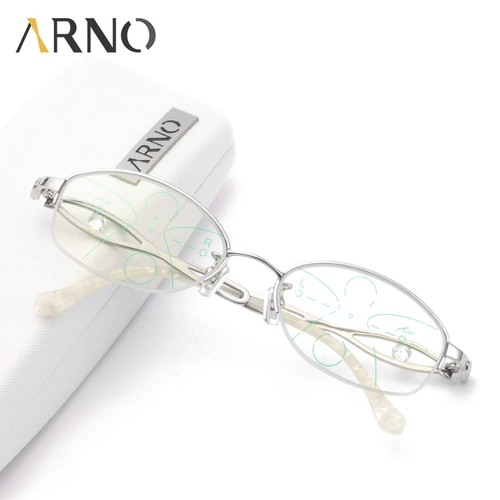 Вдали и недалеко от двухподобного старого цветочного зеркала Женское высокопоклонное синий свет против комфорта, комфортный, интеллектуальное зум изменение цвето