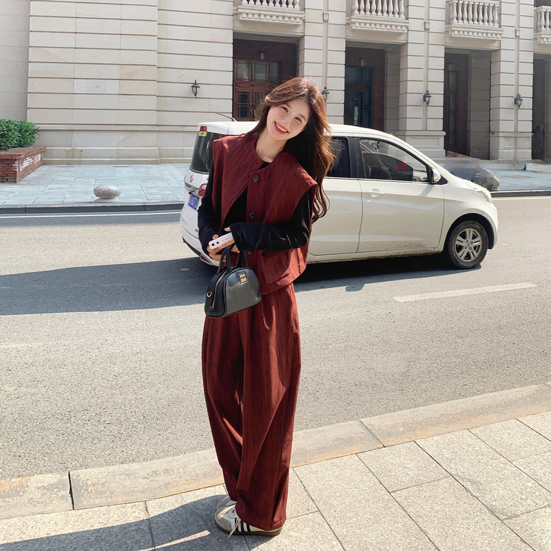 Retro Red Small Fragrant Style Vest Suit 2026 New Style for Women in Spring & Fall, Very Good-Looking and High-End Wide-Leg Pants Set