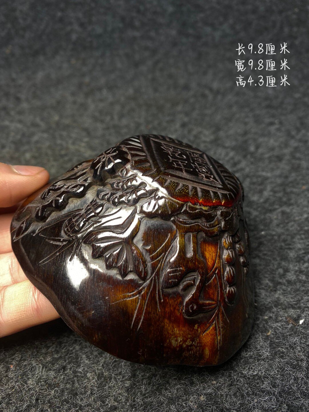 中国古美術『旧蔵 牛角花瓶』高浮彫鏨刻 老漆器箱付 極細工 置物 擺件 時代物 褐釉剔花鳳紋六角花瓶- 藏品資料- 國立臺灣歷史博物館典藏網
